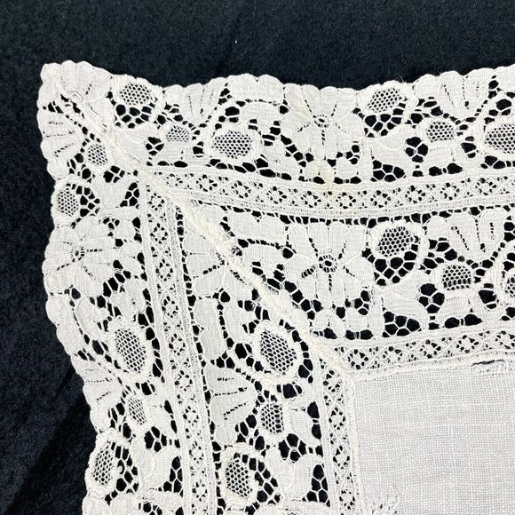 VTG cotton Linen Table Runner Dresser Scarf Intricate Lace Cottage Core 13 x 32 - Picture 4 of 12